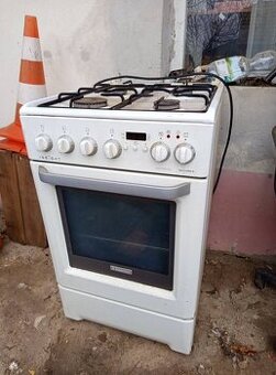 Plynový sporák s elektrickou rúrou