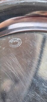 Podnos Berndorf a starožitné brošne