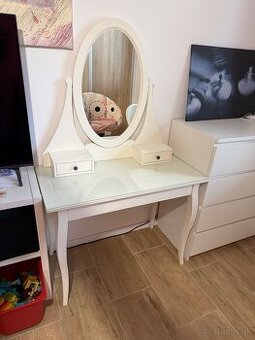 Kozmeticky stolik IKEA