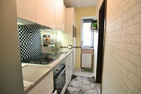 EXKLUZÍVNE NA PREDAJ 3 izbový byt v tehlovej bytovke v Komár - 1