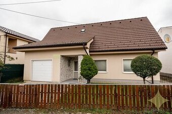 Na predaj poschodový rodinný dom vo Vidinej