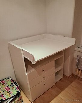 Prebaľovaci pult