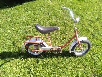 Bicykel retro minule storočie dekorácia dar