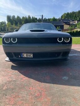 Dodge Challenger 5,7 HEMI — rok 2017 — 276 kW — manuál