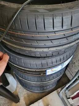 225/35 ZR18 (87Y) XL