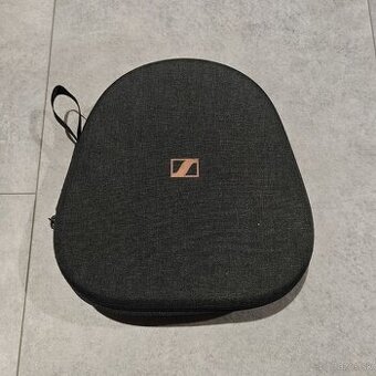 Sennheiser Momentum 4 fantastický stav (malý problém s ANC)