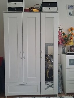 Kupim skriňu názov,,,Chandra