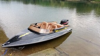 Predám športový čln s motorom a prívesom