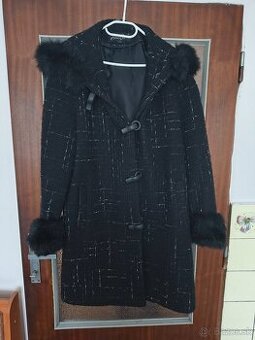 Cierny kabat s kozusinou