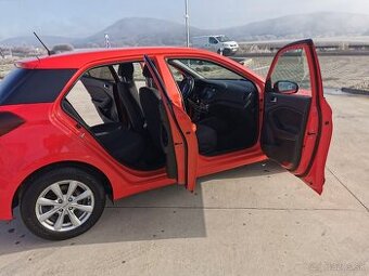 Auto hyundai i20