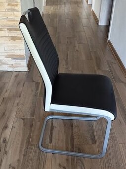 Jedálenské stoličky