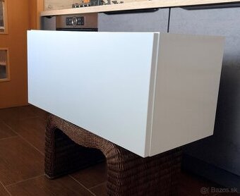 Biela závesná skrinka (výklopná) – TOP stav