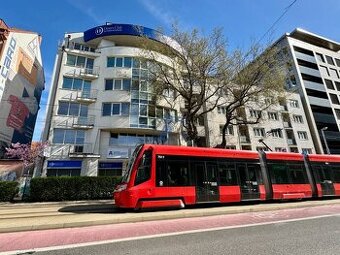 GRAVITAS | Obchodno-kancelársky priestor - Námestie slobody