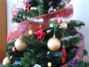 PREDÁM OZDOBY A SVETLÁ NA VIANOČNÝ STROMČEK..