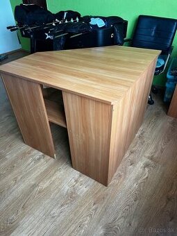 Rohový stôl
