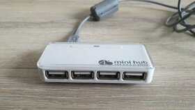 malý a spratný USB2.0 hub