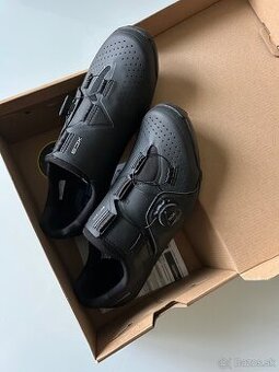 Tretry Shimano SH XC300 čierne veľkosť 43