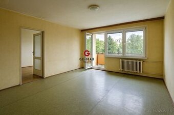 VEĽKÝ 2-IZBOVÝ BYT S BALKÓNOM – SÍDLISKO III, HUMENNÉ
