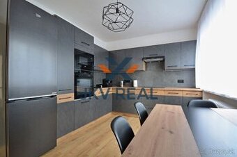 LUXUSNÝ, komplet zrekonštruovaný 2-izbový byt v centre mesta