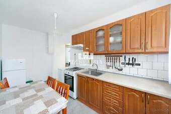 NA PREDAJ 3 izbový byt s garážou, 2x pivnica, Nové Mesto n/V