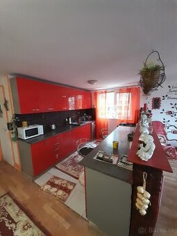 Na predaj veľký 5-izbový RD v obci Čierna Voda - 1