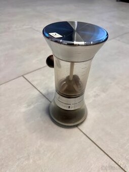 Mlyncek na kavu HandGround keramicky