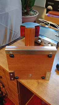 Luxusny stojan na sluchadla