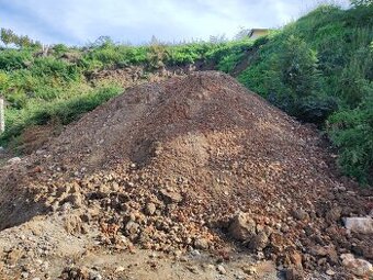 Darujem hlinu s kamením