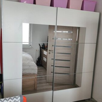 Šatníková skriňa