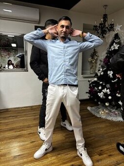 Vianočný stromček aj s kamarátom