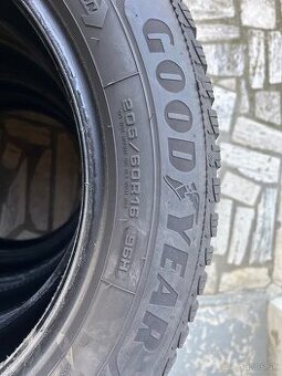 Goodyear UltraGrip 205/60 R 16