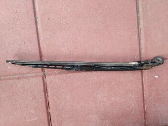 Predný starší stierač na VW Golf 4