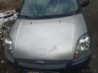 Ford fiesta kapota