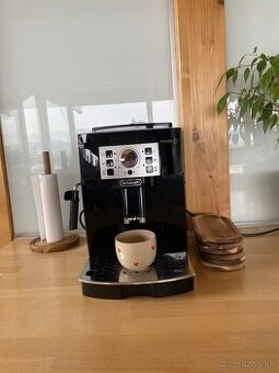 Kávovar DeLonghi Magnifica S