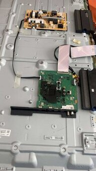 Predám tieto dva tv displeje sú k.o na náhradné diely