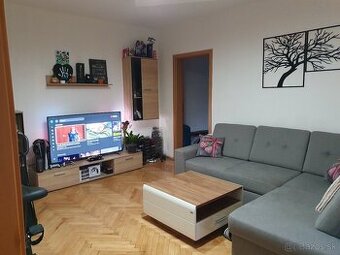 Na prenájom 2 izbový byt v Brezne so zariadením,balkón,výťah