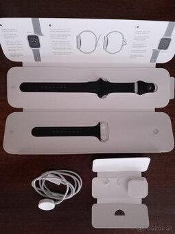 Predám k Apple watch SE 44mm náramok + nabíjačku