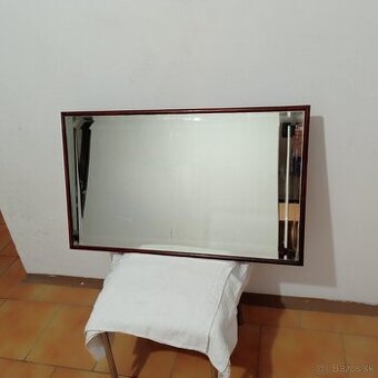 Starožiné fazetované zrkadlo v ráme 910 x 545 mm