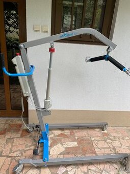 Elektrický zdvihák pre imobilných - pojazdný