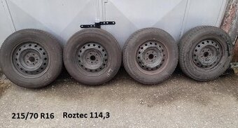 215/70 R16 plechove disky zo zimnymi gumami