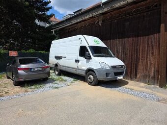 Dodávka na stříkanou izolaci PUR