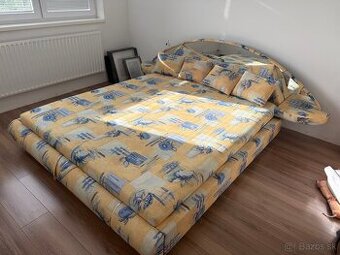Manželská posteľ s úložným priestorom