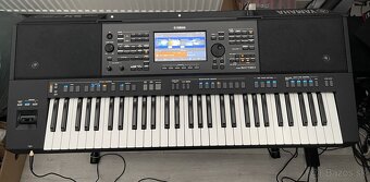 Predám Yamaha psr sx 720
