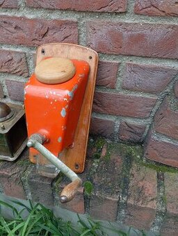 Predám staré mlynčeky