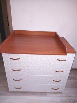 Komoda s prebaľovacím pultom