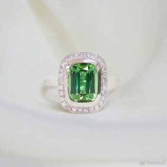 Luxusný zlatý prsteň s mohutným Turmalínom a diamantami