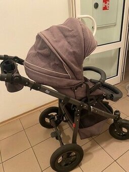 Športový kočík PETITE&MARS s nafukovacími kolesami