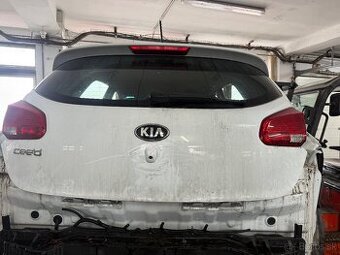 Kufor piate dvere Kia Ceed II HB s kamerou