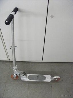 Predám detskú-hlinikovú kolobežku.