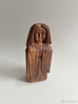 Neznámy ľudový rezbár - Žena v plášti